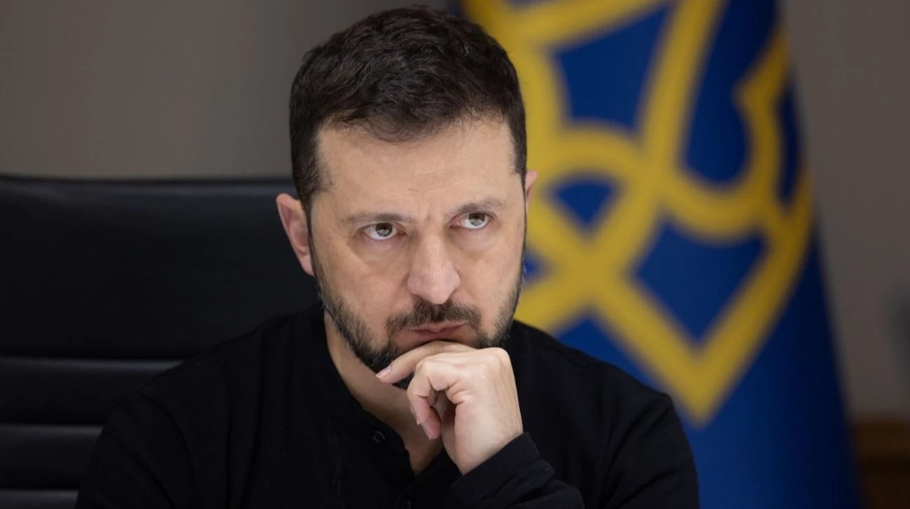 Президент України Володимир Зеленський під час спілкування з журналістами