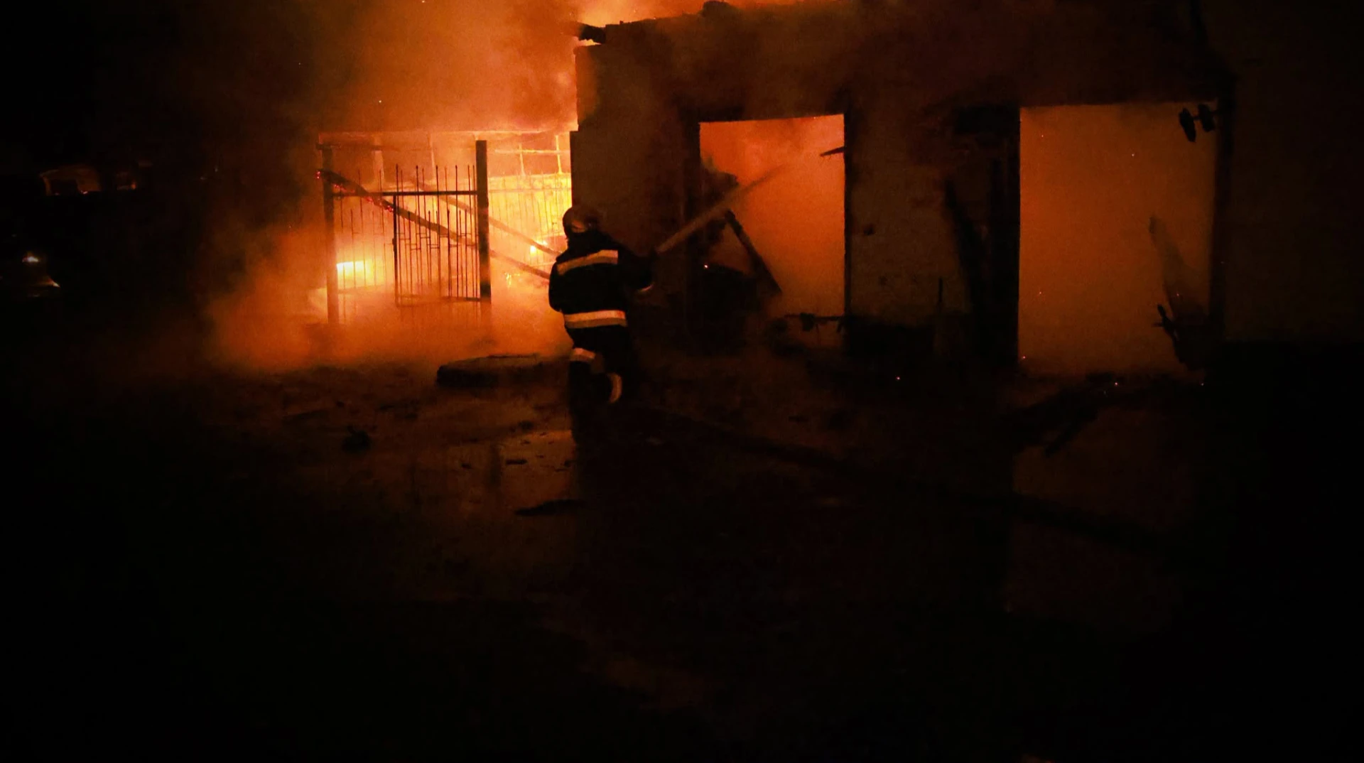 Наслідки пожежі в приватному житловому будинку в Чернігові 26 серпня 2026 року